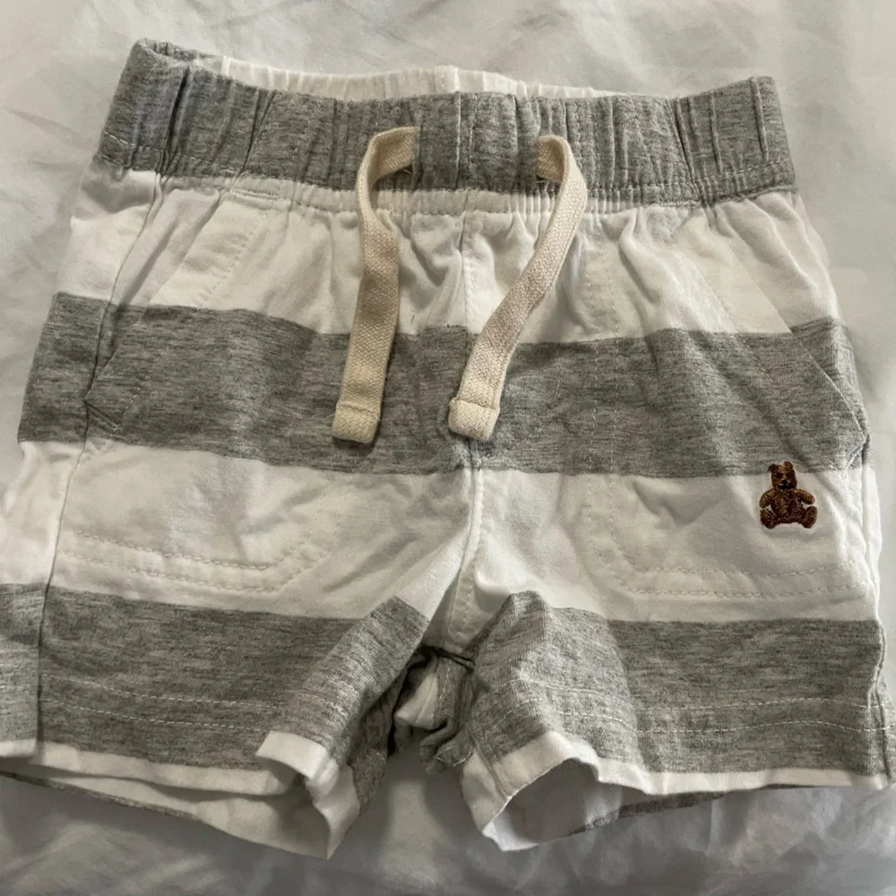 GAP Kids Striped Gray and White striped Shorts 2 pairs bear shorts 6-12m cotton